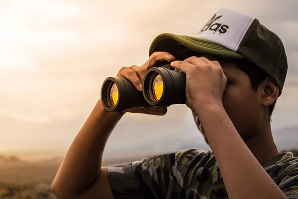 How to Choose and Buy Compact Binoculars？